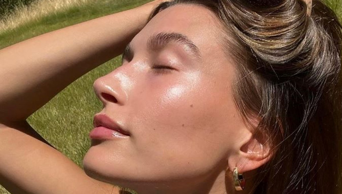 Hailey Bieber'ın cam gibi cildinin sırrı belli oldu! Bakım rutininde bu aşamayı asla atlamıyor