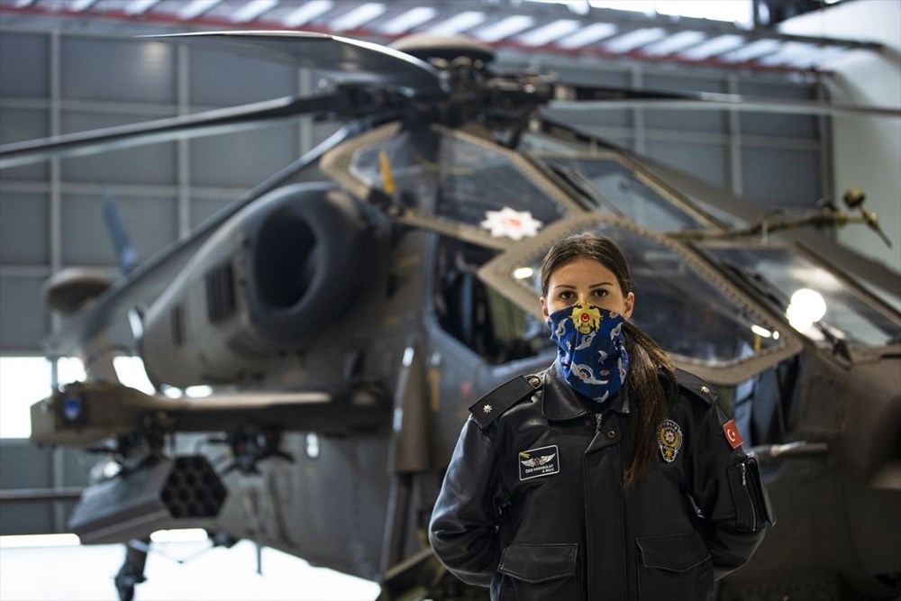 Türkiye'nin ilk kadın taarruz helikopter pilotu: Özge Karabulut - 14