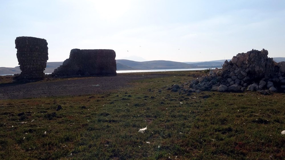 Van Gölü’nde sular çekilince tarihi Erciş Kalesi ortaya çıktı - 8