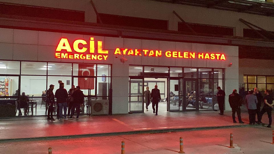 Yoğun bakımda doktorlara saldırı: “Saldırı bizi engelledi, belki de annesi hayatta olabilirdi” - 1