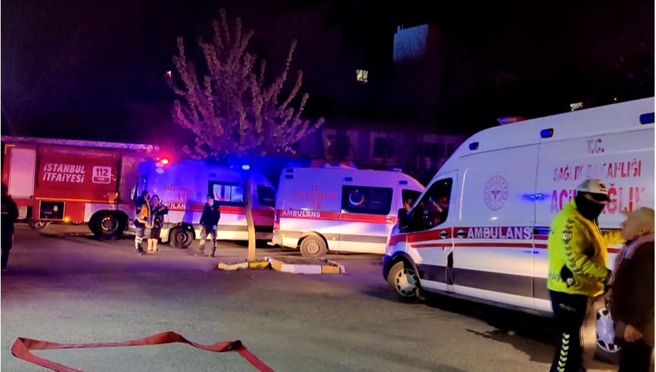 Maltepe'de huzurevinde yangın: 24 kişi hastanelik oldu