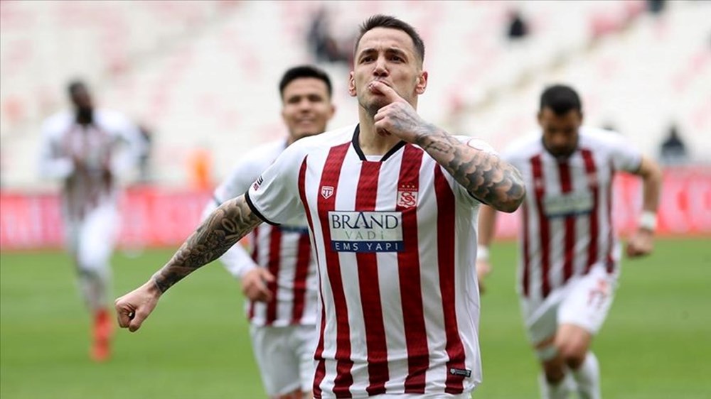 Kadro küme düştü ortalık karıştı: Manaj'dan İstek Çalımbay'a suçlama 72 i4NC4Vg62E6T9rFN8Acw0Q