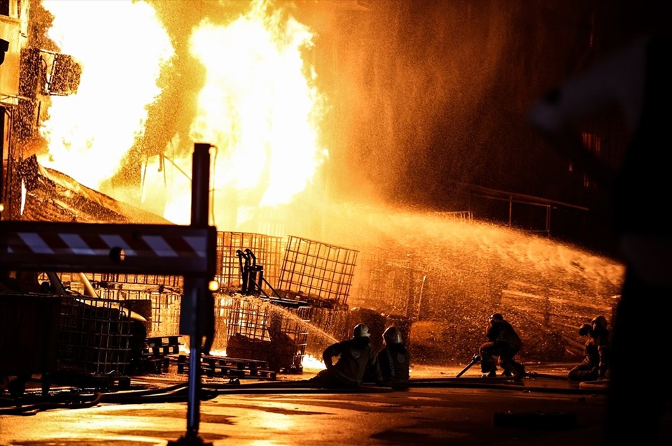İkitelli Çevre Sanayi Sitesi'nde büyük yangın: 8 saatte söndürüldü - 5