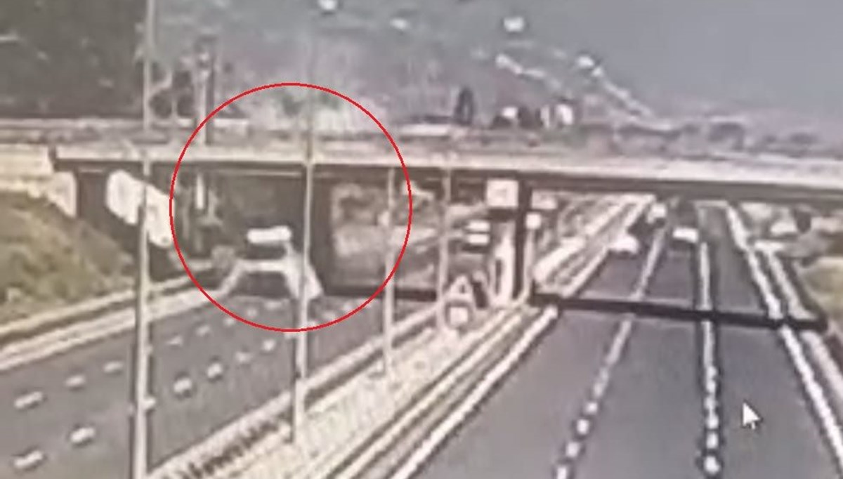 Açık unutulan damper köprüye çarptı Açık unutulan damper köprüye çarptı