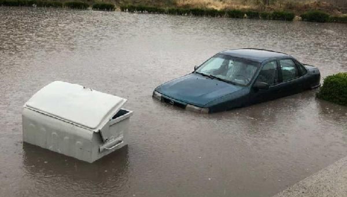 Ankara'da sağanak su baskınlarına yol açtı
