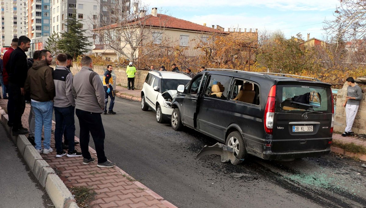 Önce minibüsle çarptılar sonra bıçakladılar