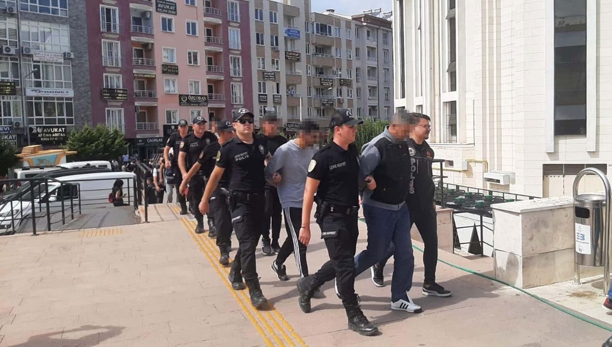 Balıkesir merkezli 3 ilde uyuşturucu operasyonu: 51 gözaltı Balıkesir merkezli 3 ilde uyuşturucu operasyonu: 51 gözaltı