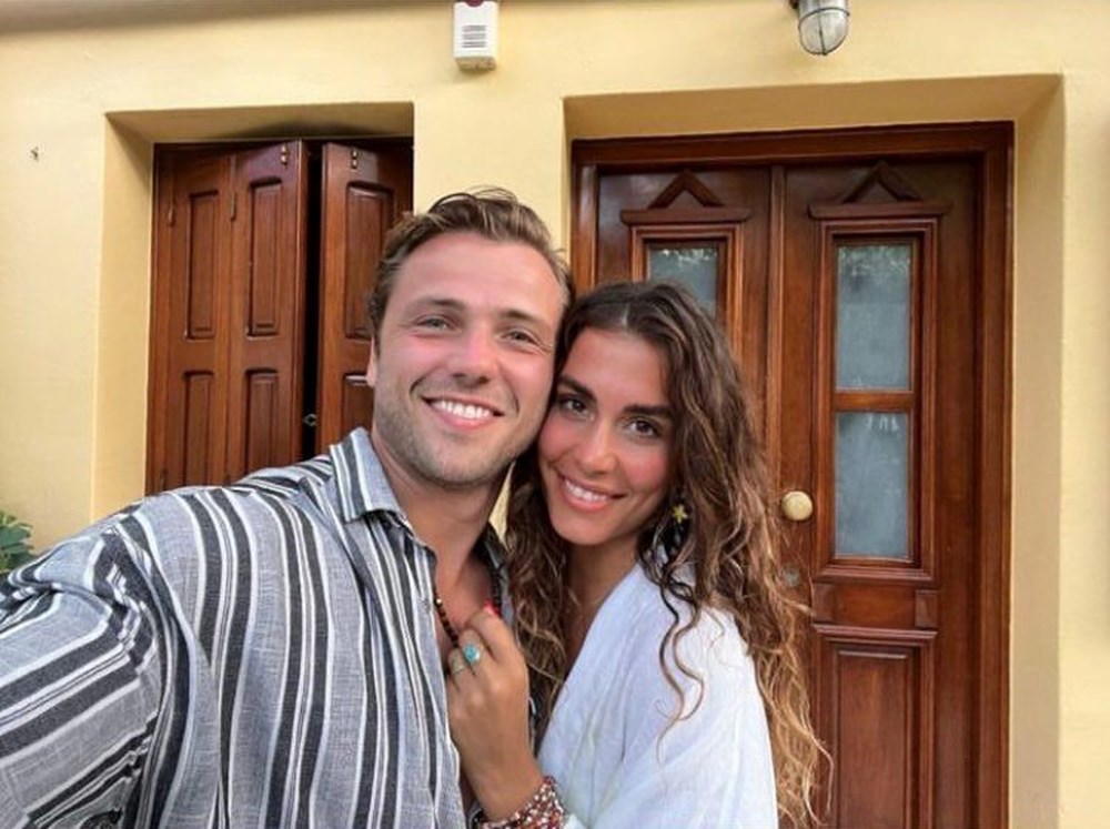 Tolga Sarıtaş ile Zeynep Mayruk'tan bebek haberi sonrası memnunluk pozu 74 i7NjTOJnpEKM JCAVFSXNw