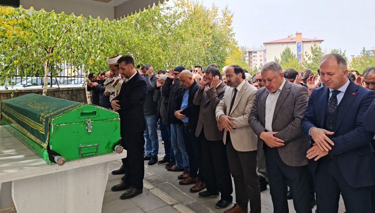 Cam silerken 4. kattan düşen genç hayatını kaybetti Cam silerken 4. kattan düşen genç hayatını kaybetti