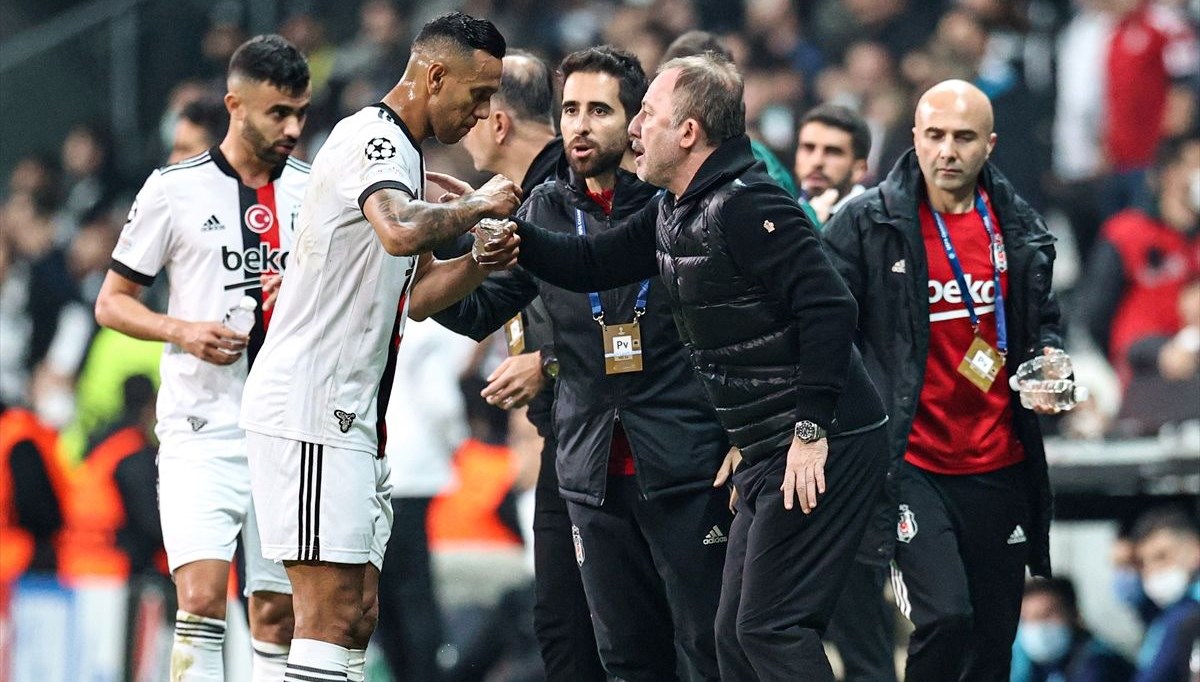 Sergen Yalçın: Oyundan dolayı bir üzüntüm yok, 4-1 çok gerçek bir skor değil Sergen Yalçın: Oyundan dolayı bir üzüntüm yok, 4-1 çok gerçek bir skor değil