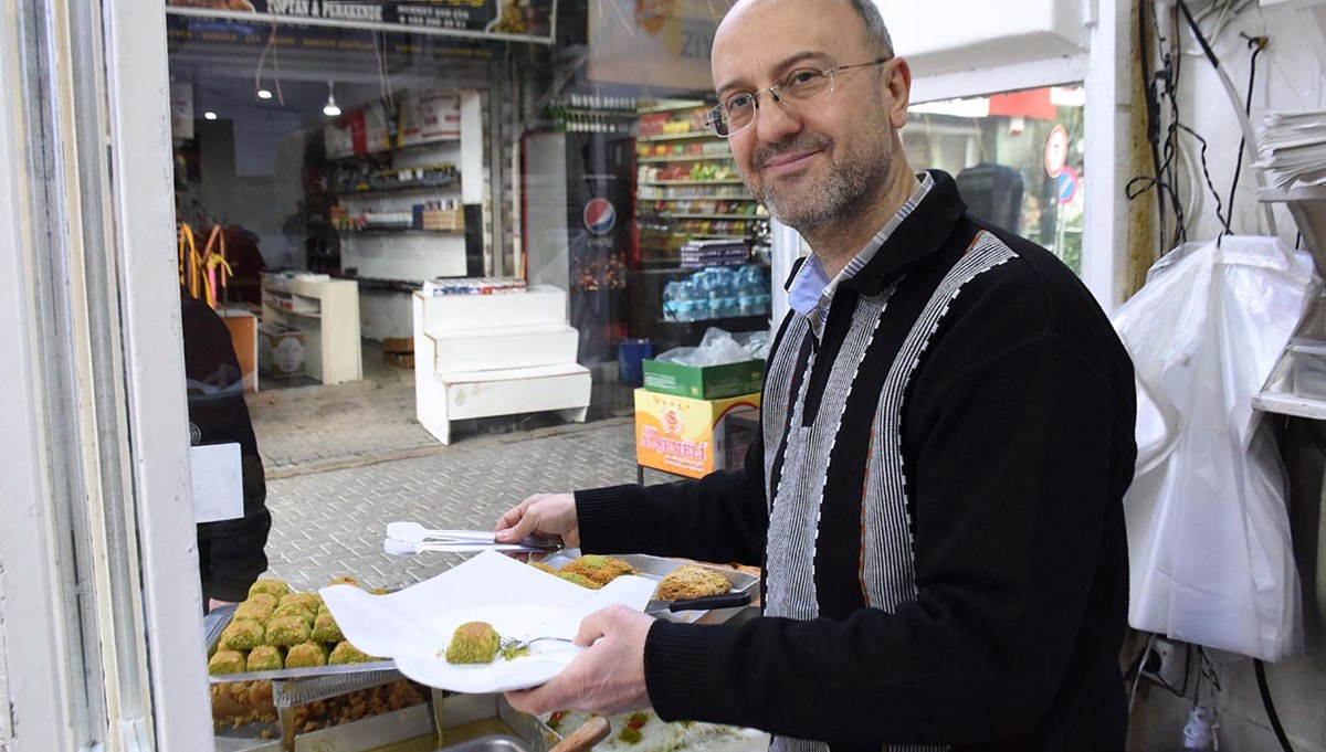 49 yıldır dede mesleğini 8 metrekarelik dükkanda sürdürüyor: 7 yaşında çırak olarak başlamış