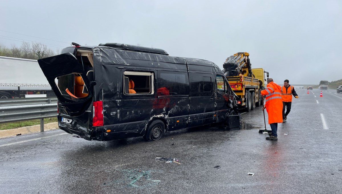 Kuzey Marmara Otoyolu’nda tur minibüsü kaza yaptı: 5 yaralı