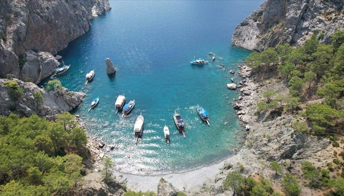 Olimpos ve Adrasan'ın koyları doğa tutkunlarını ağırlıyor