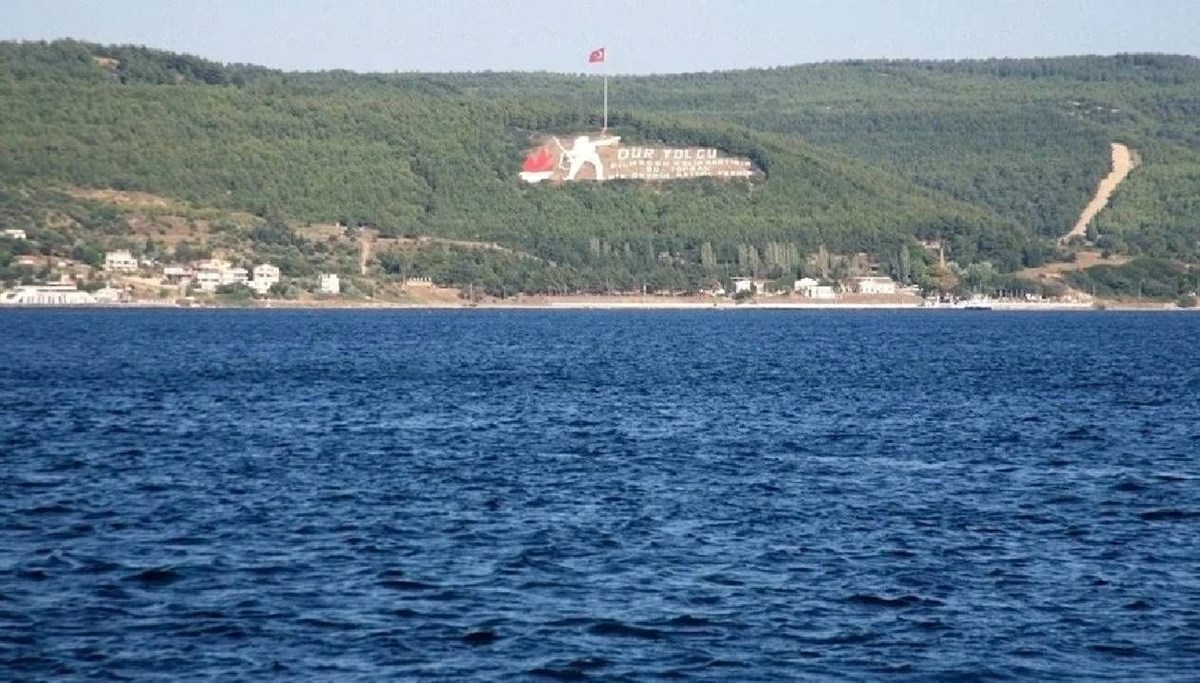 Çanakkale Boğazı'nda arızalanan kurtarıldı Çanakkale Boğazı'nda arızalanan kurtarıldı
