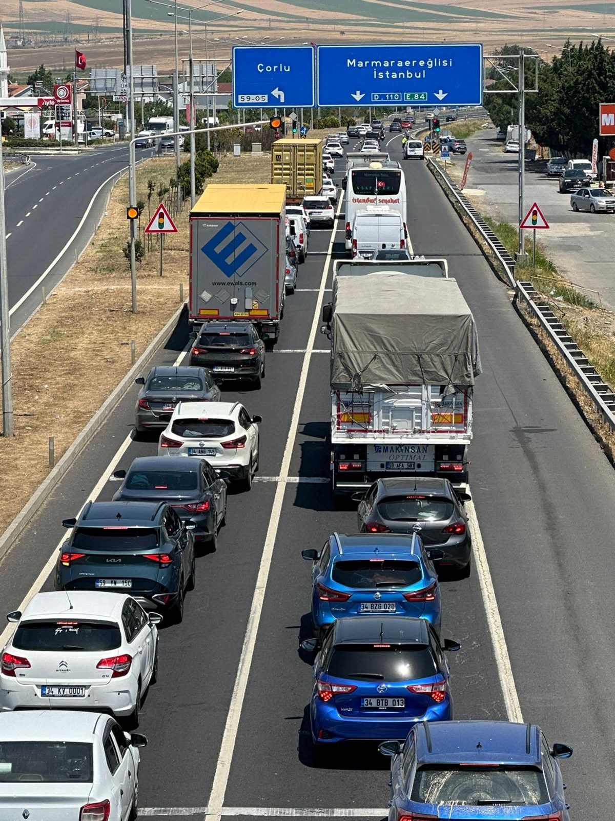 İstanbul'a dönüş çilesi devam ediyor! Tatil sonrası trafikte son durum