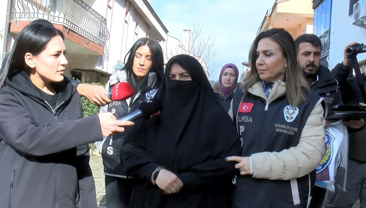 Üfürükçüden canlı yayında ölüm büyüsü tehdidi! Polis evini basıp gözaltına aldı Üfürükçüden canlı yayında ölüm büyüsü tehdidi! Polis evini basıp gözaltına aldı