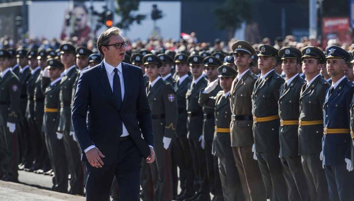 Sırbistan Cumhurbaşkanı Vucic'den ordu ve polise Sırbistan Cumhurbaşkanı Vucic'den ordu ve polise