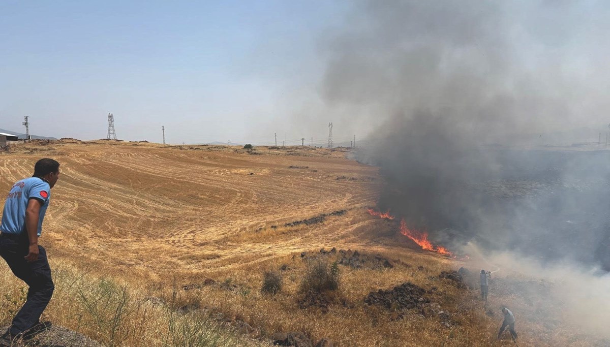 Gaziantep’te anız yangını; 300 dönüm alanda etkili oldu
