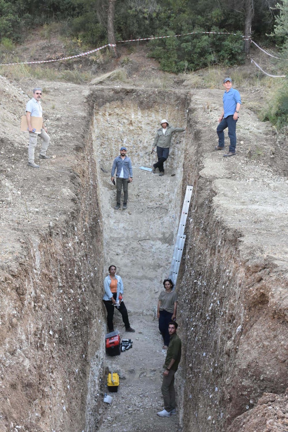 İzmir’de Kemalpaşa’nın altından geçen faya yakın takip |
Bilim insanları hendek açıp inceleme yaptı: “6,7 büyüklüğünde deprem üretebilir” - 12