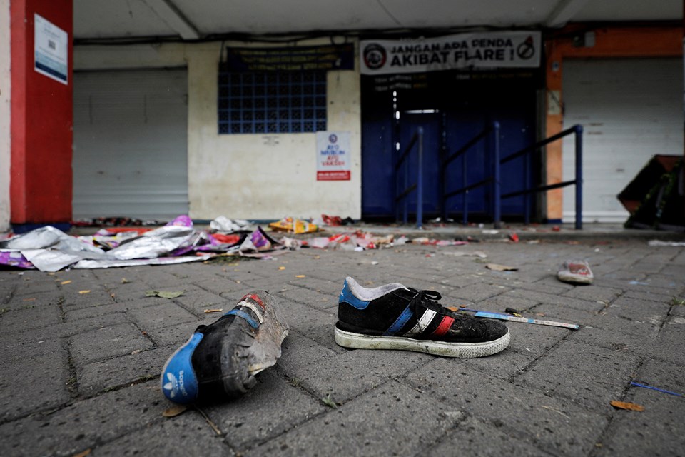 Endonezya Devlet Başkanı'ndan 131 kişinin öldüğü stadyum izdihamına ilişkin açıklama: Kapılar kilitliydi - 1