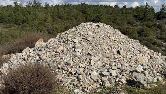 Bodrum'da uyarı tabelasına rağmen ormana moloz döktüler