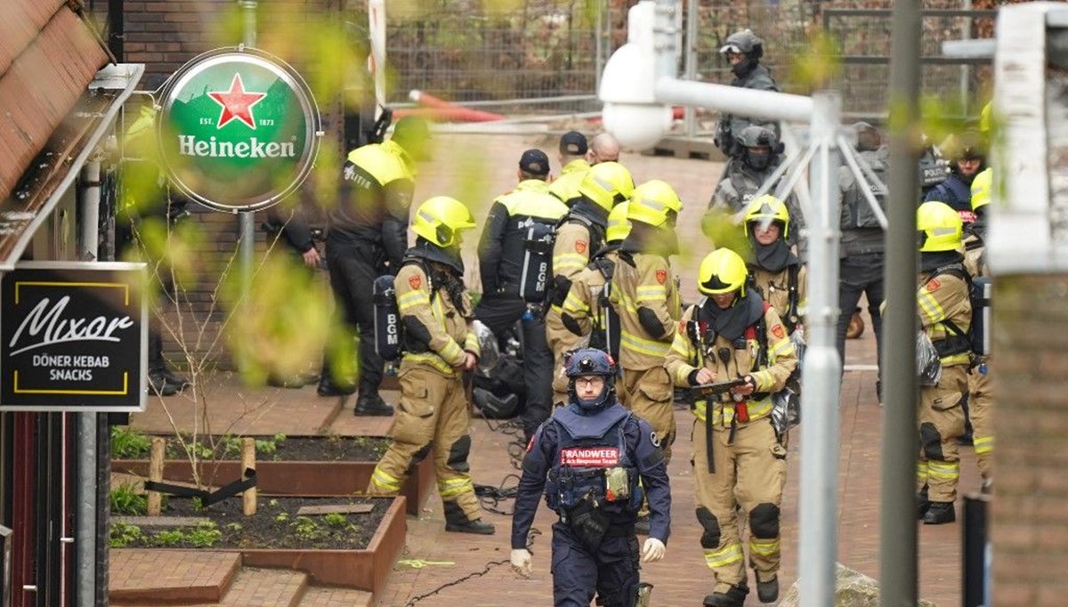 Hollanda'da rehine krizi: Kafedekiler rehin alındı, polis bölgeyi boşalttı