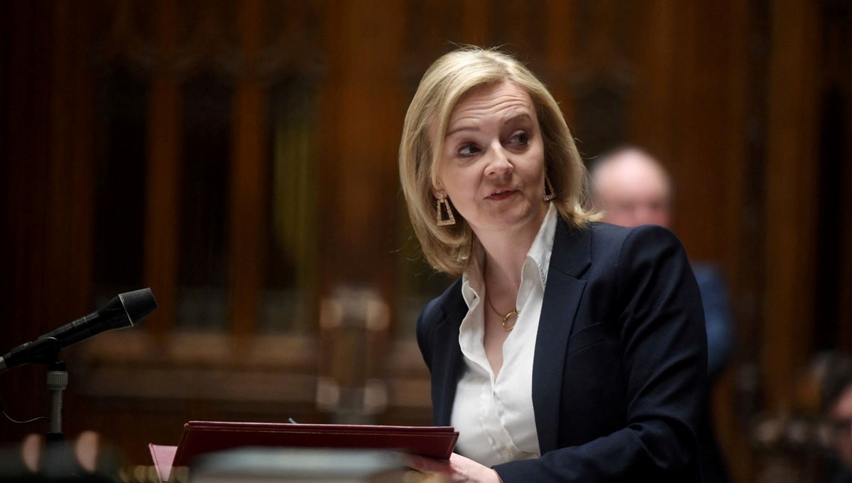 İngiltere'de çiçeği burnunda Başbakan Liz Truss'ın liderliği sorgulanıyor