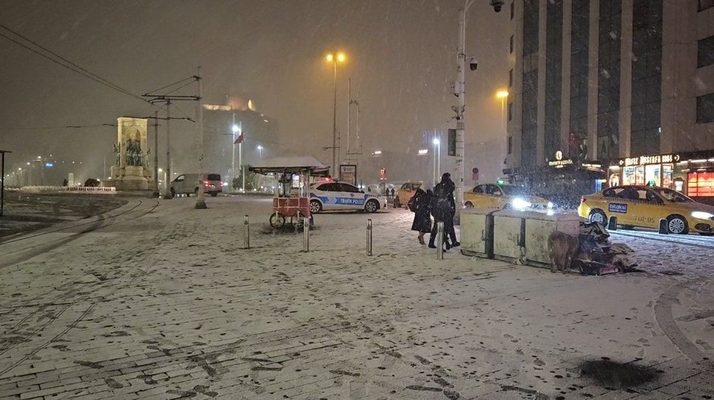 İstanbul’da kar yağışı şiddetini artırdı: Bu gece eksi 5'leri hissedeceğiz - 6