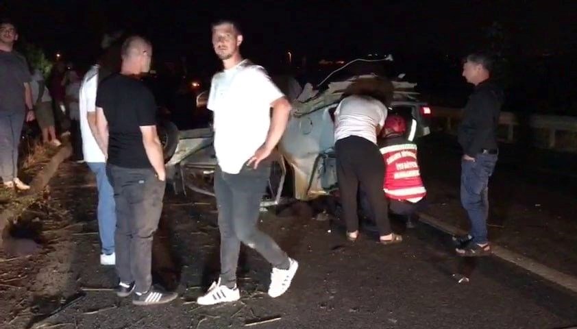 Kontrolden çıkan araç ters döndü