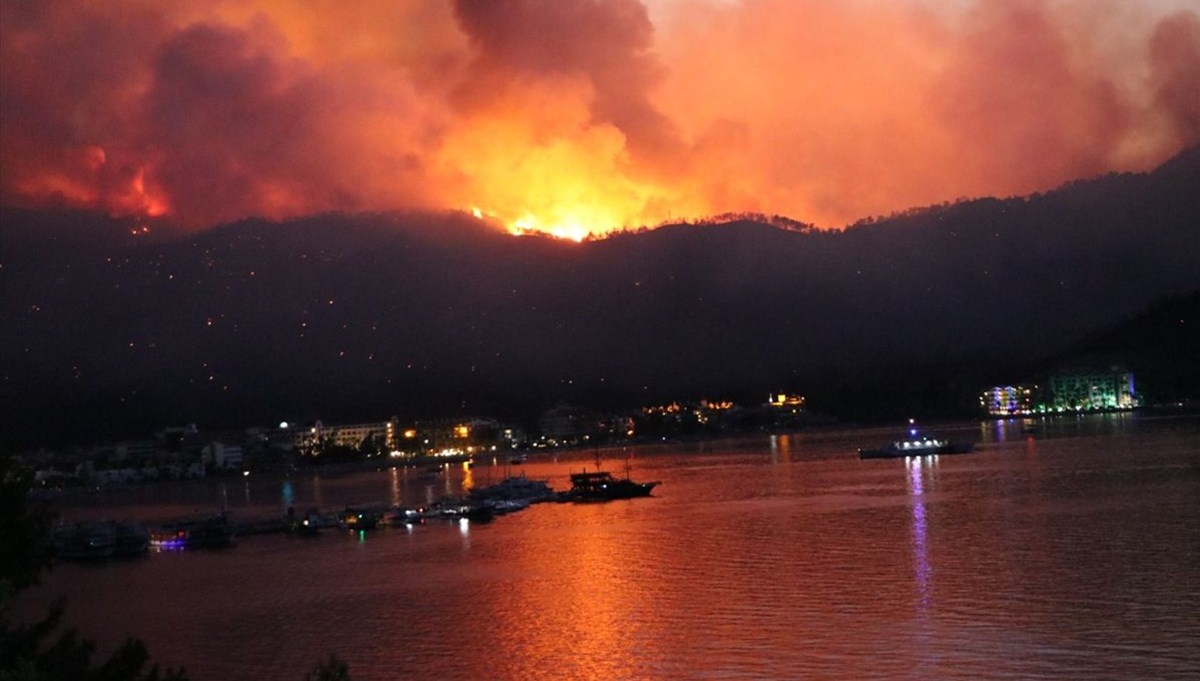 Marmaris'te yangına müdahale sürüyor: 1 kişi hayatını kaybetti