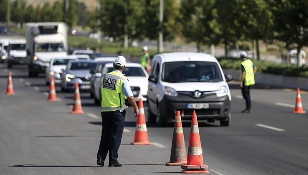 Ümraniye'de tüneli kapatıp konvoy oluşturdular Ümraniye'de tüneli kapatıp konvoy oluşturdular