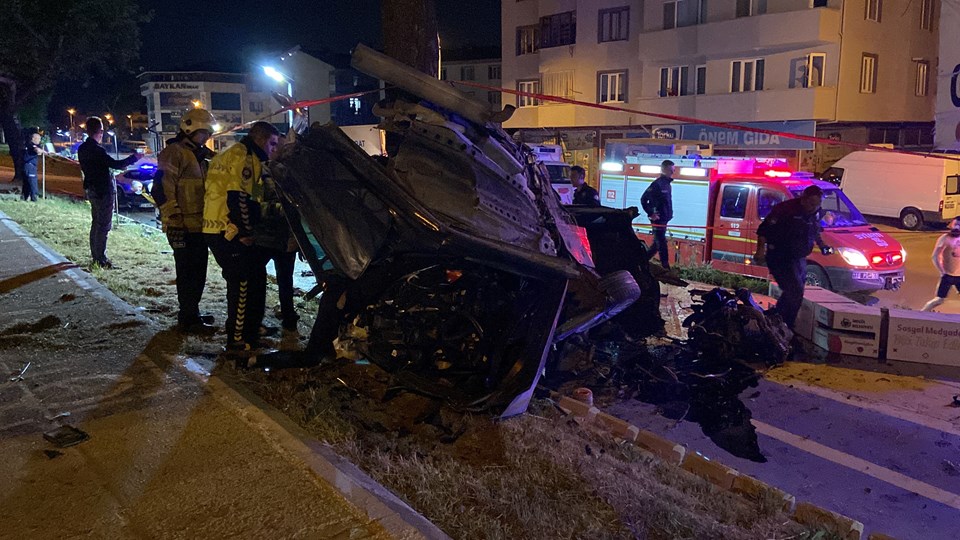 Ağaca çarparak parçalanan otomobilin sürücüsü astsubay hayatını kaybetti - 2