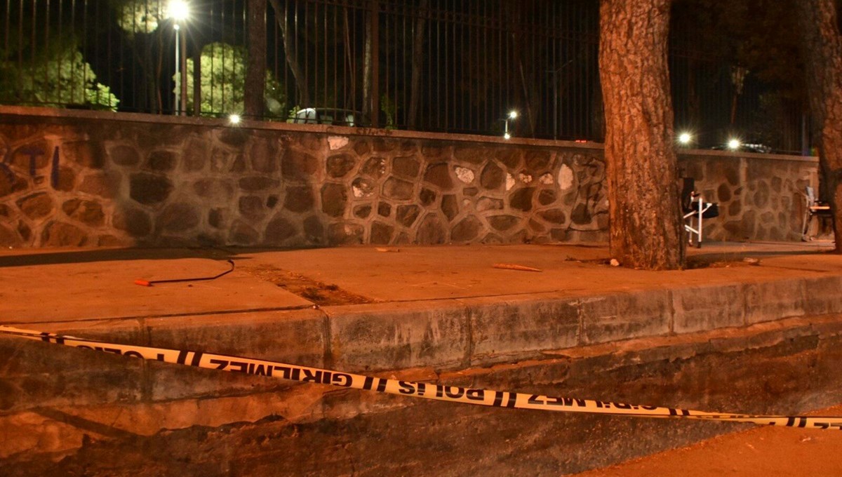 İzmir'de silahlı ve beyzbol sopalı kavga: 1 ölü