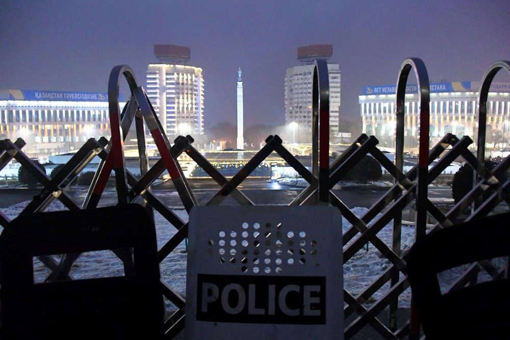 Kazakistan’ın Almatı şehrinde protestocular Valilik binasına girdi, başkentte OHAL ilan edildi - 12