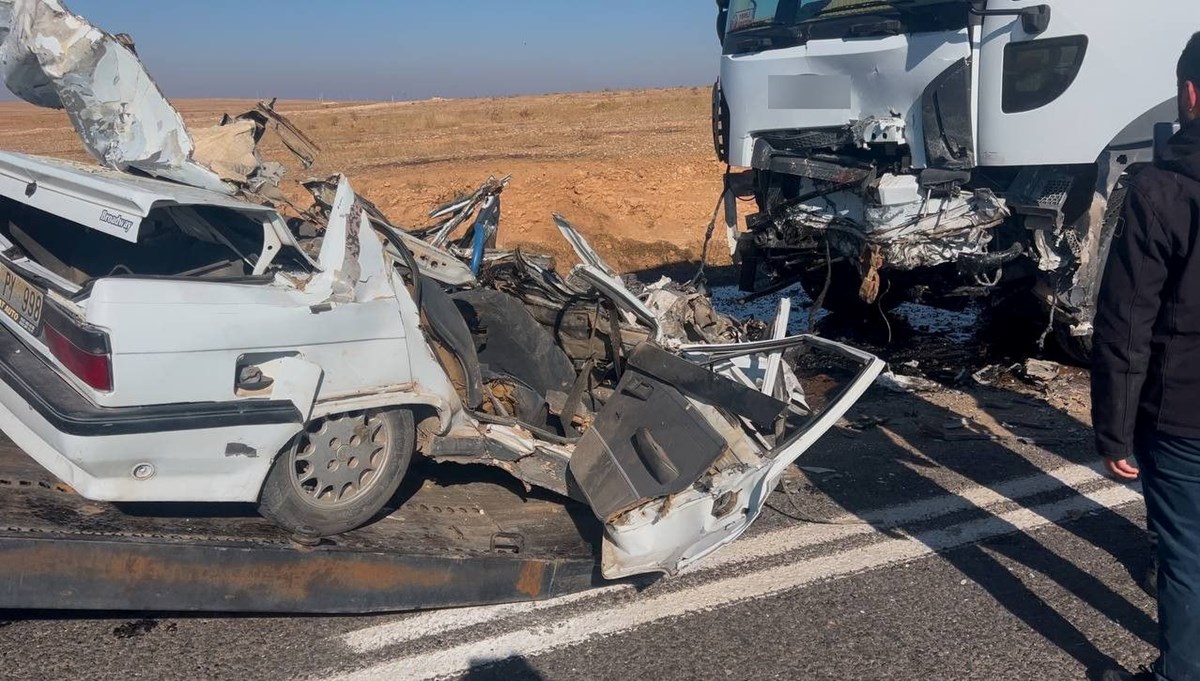 Demir yığınına dönen otomobilin sürücüsü hayatını kaybetti Demir yığınına dönen otomobilin sürücüsü hayatını kaybetti