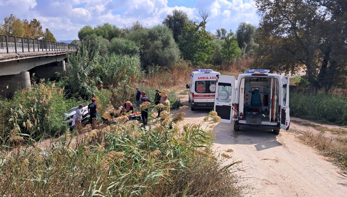 Balıkesir'de otomobil dere kenarına uçtu