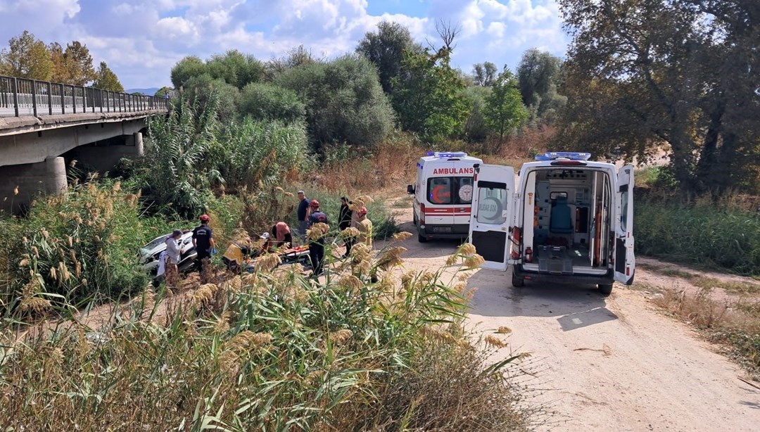 Balıkesir'de otomobil dere kenarına uçtu