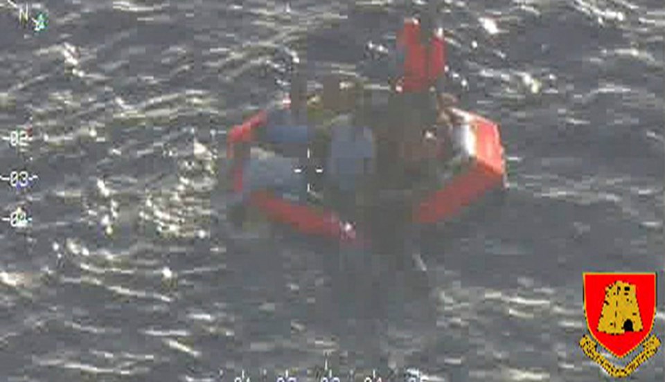 Kaçak göçmenleri taşıyan tekne battı - 1