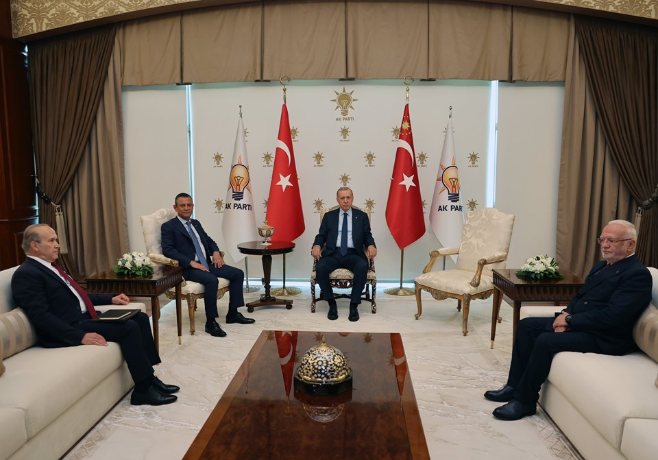 Cumhurbaşkanı Erdoğan, CHP lideri Özgür Özel ile görüştü - 2