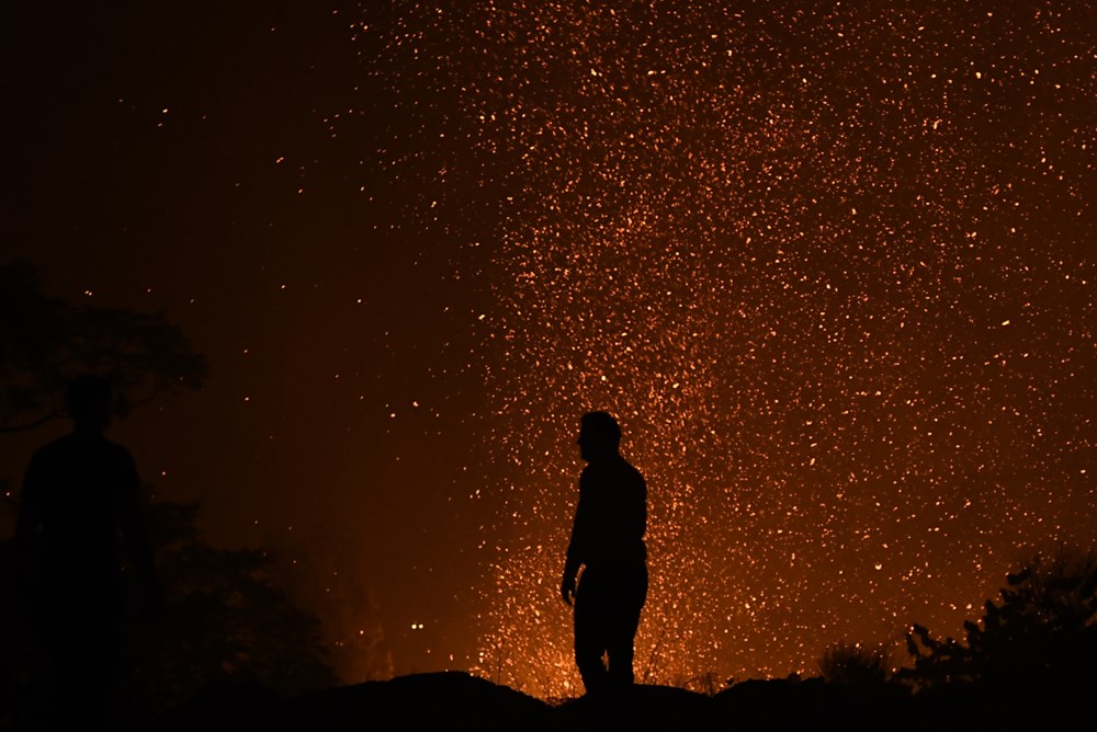 Yunanistan'ın başkenti Atina alevlere teslim - 9