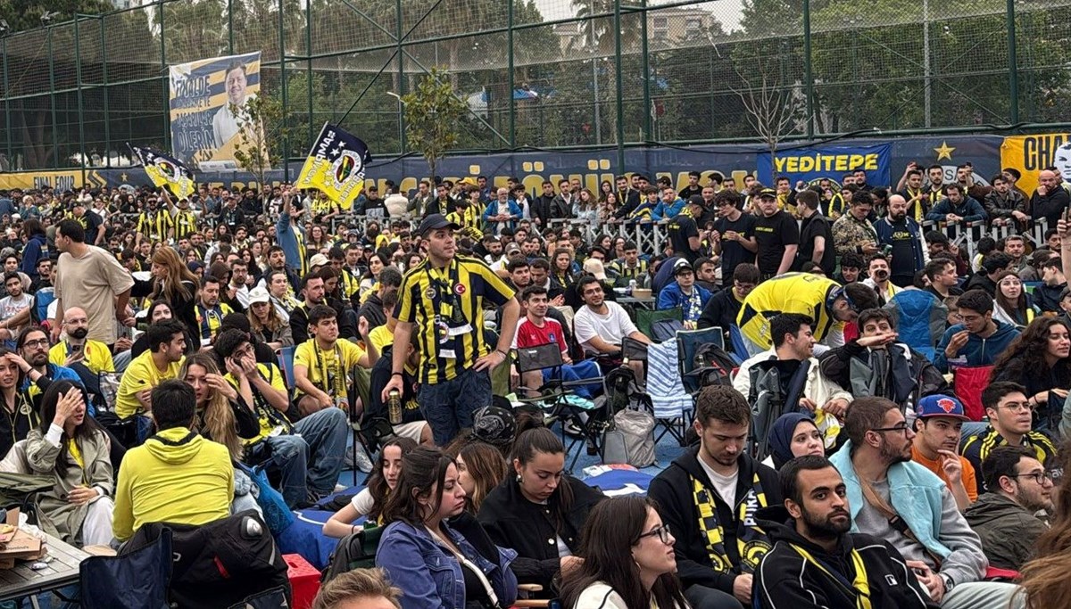 Fenerbahçe taraftarı dev maç için Kalamış'ta toplandı