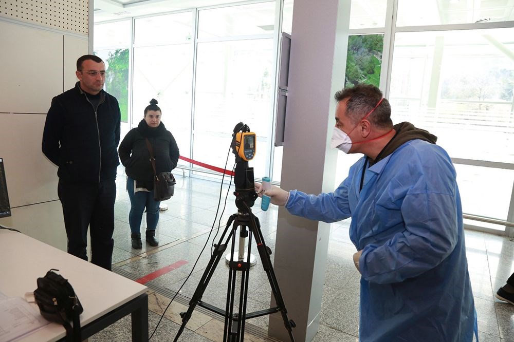 Sarp Sınır Kapısı'nda corona virüs tedbirleri Sarp Sınır Kapısı'nda corona virüs tedbirleri