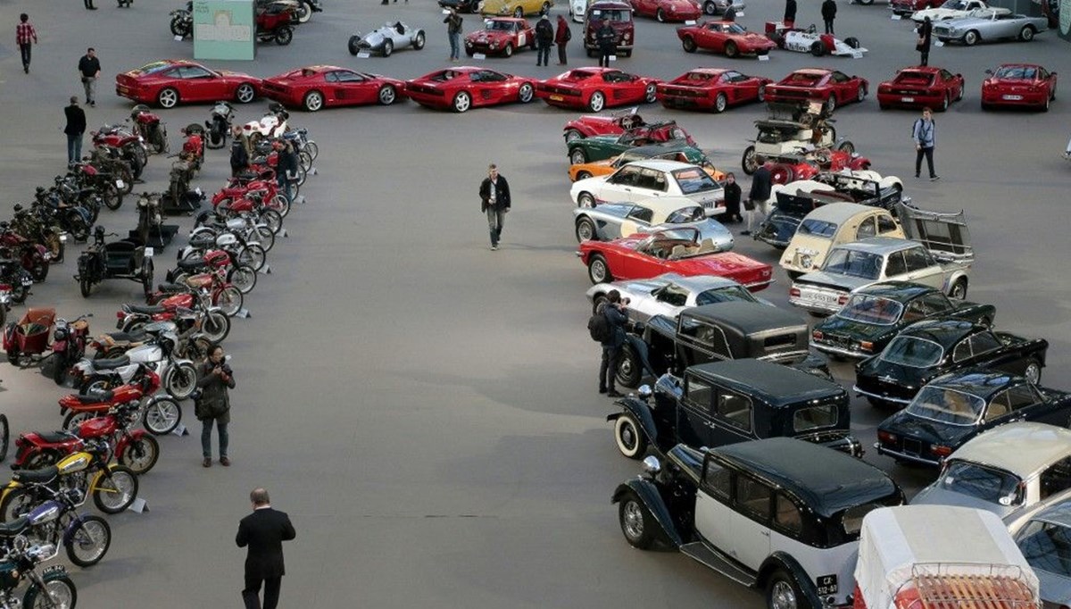 Monaco’da lüks araçlar 30 eurodan açık artırmaya çıkarıldı