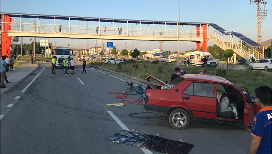 Sivas'ta feci kaza: 2 ölü, 2 ağır yaralı