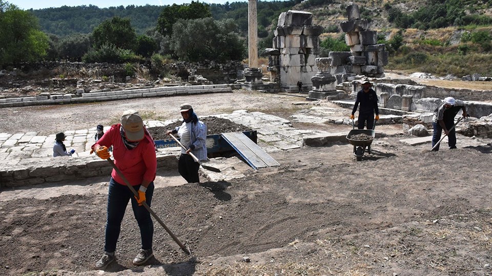 Gladyatörler kentinde Bizans mezarları incelemeye alındı (Stratonikeia Antik Kenti) - 2