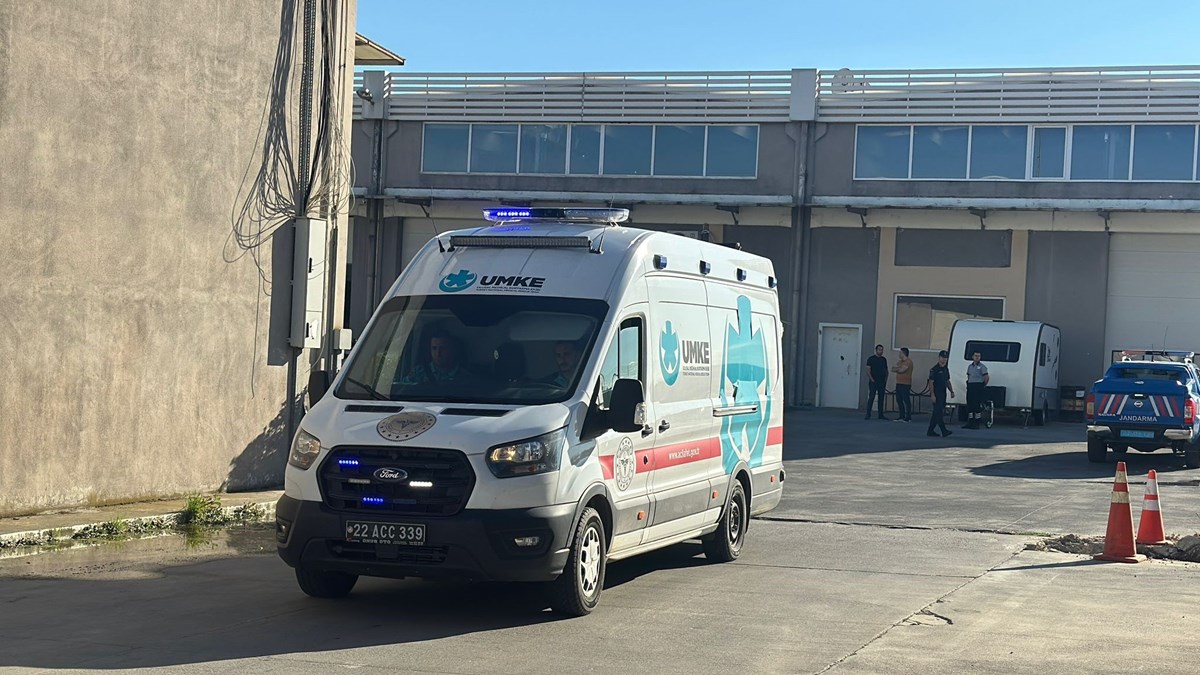 İhbar üzerine bölgeye sağlık, jandarma ve UMKE ekipleri gönderildi. İhbar üzerine bölgeye sağlık, jandarma ve UMKE ekipleri gönderildi.