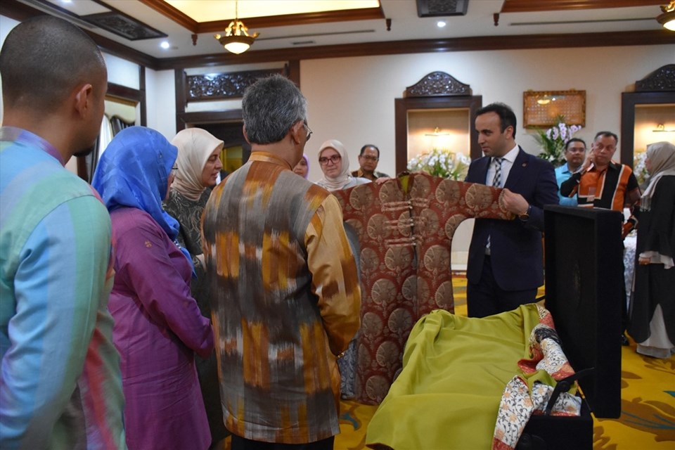 Şef Ömür Akkor, Malezya Kraliçesi'ne Türk mutfağını tanıttı - 3
