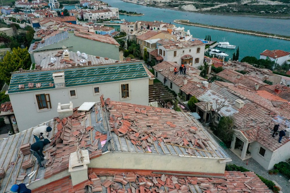 İzmir Çeşme'de hortumun geride bıraktığı hasar için çalışmalar sürüyor - 16
