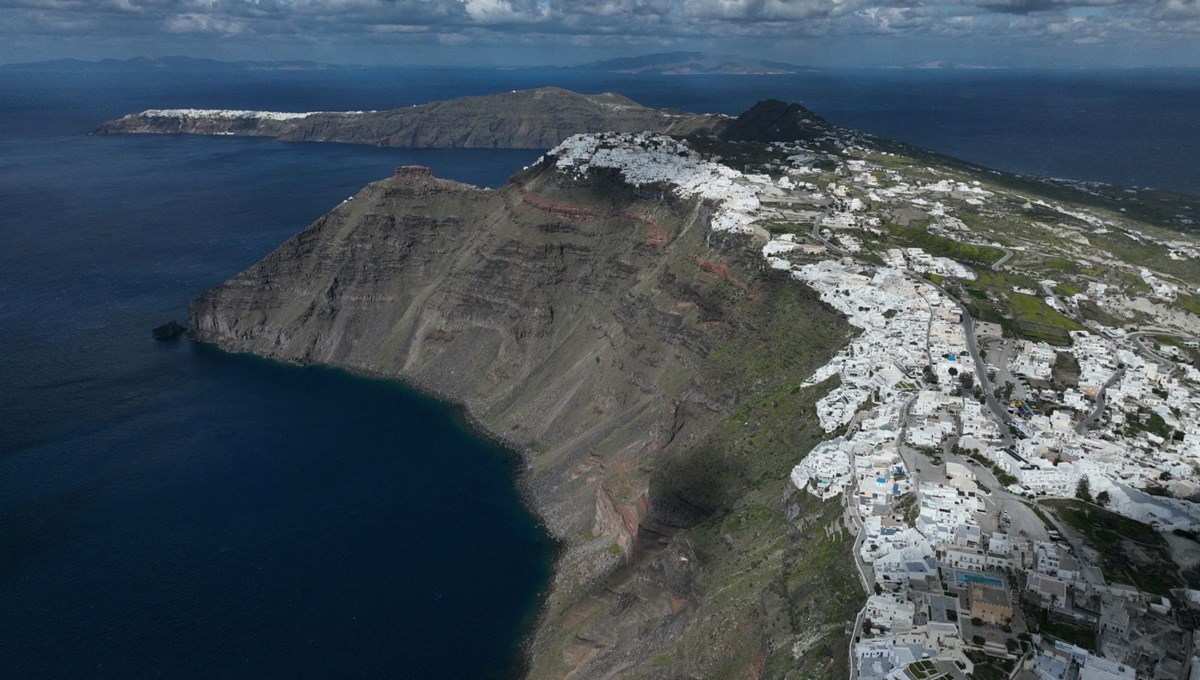 Santorini ve 3 Yunan adasında okullar 14 Şubat'a kadar kapalı kalacak