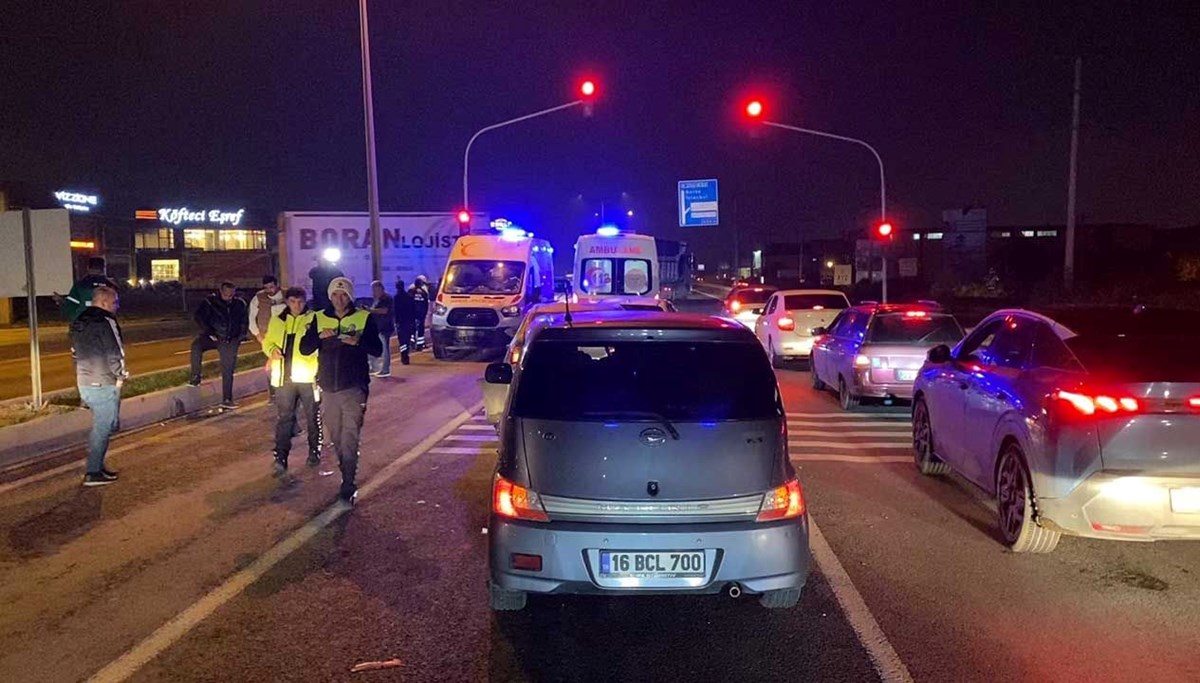 Kırmızı ışıkta zincirleme kaza Kırmızı ışıkta zincirleme kaza